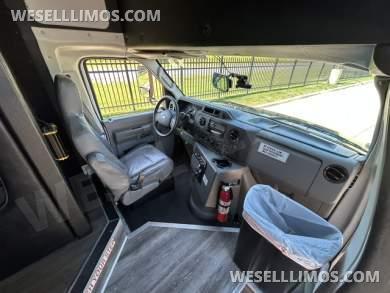 2016 LGE/Glaval Ford  E450 Limo Bus 14 PAX - Limo Bus for Sale in Cleveland, OH - Photo 17
