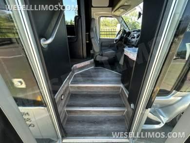 2016 LGE/Glaval Ford  E450 Limo Bus 14 PAX - Limo Bus for Sale in Cleveland, OH - Photo 16