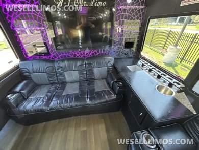 2016 LGE/Glaval Ford  E450 Limo Bus 14 PAX - Limo Bus for Sale in Cleveland, OH - Photo 9