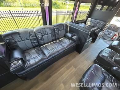 2016 LGE/Glaval Ford  E450 Limo Bus 14 PAX - Limo Bus for Sale in Cleveland, OH - Photo 11