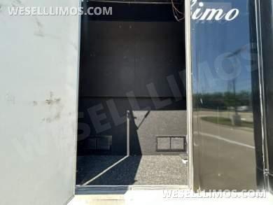 2016 LGE/Glaval Ford  E450 Limo Bus 14 PAX - Limo Bus for Sale in Cleveland, OH - Photo 18