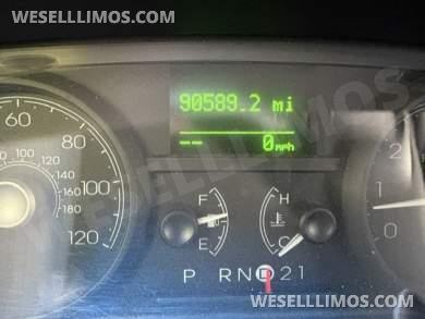 2011 Royale Limousine Lincoln Town Car Limousine - Limousine for Sale in Sarasota, FL - Photo 4