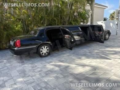 2011 Royale Limousine Lincoln Town Car Limousine - Limousine for Sale in Sarasota, FL - Photo 2