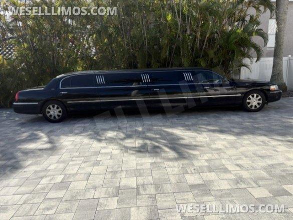 2011 Lincoln Town Car Limousine for Sale in Sarasota, FL - Main Photo