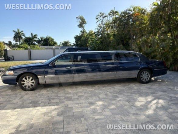 2006 Lincoln Town Car Limousine for Sale in Sarasota, FL - Main Photo