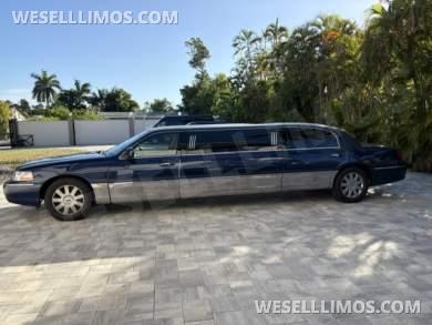 2006 Krystal Koach Lincoln Town Car Limousine - Limousine for Sale in Sarasota, FL - Photo 1