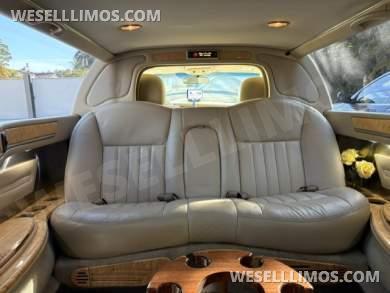 2006 Krystal Koach Lincoln Town Car Limousine - Limousine for Sale in Sarasota, FL - Photo 9