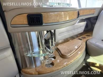 2006 Krystal Koach Lincoln Town Car Limousine - Limousine for Sale in Sarasota, FL - Photo 12