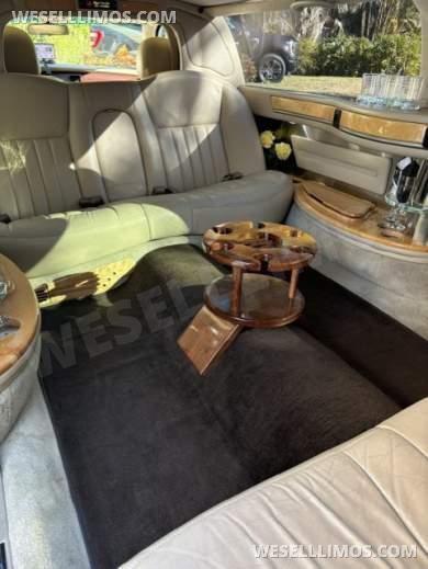 2006 Krystal Koach Lincoln Town Car Limousine - Limousine for Sale in Sarasota, FL - Photo 13