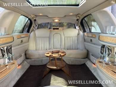 2006 Krystal Koach Lincoln Town Car Limousine - Limousine for Sale in Sarasota, FL - Photo 14