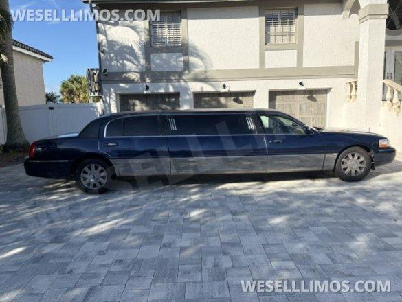 2006 Lincoln Town Car Limousine for Sale in Sarasota, FL - Photo 2