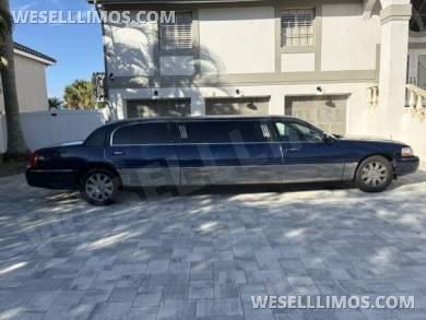 2006 Krystal Koach Lincoln Town Car Limousine - Limousine for Sale in Sarasota, FL - Photo 2