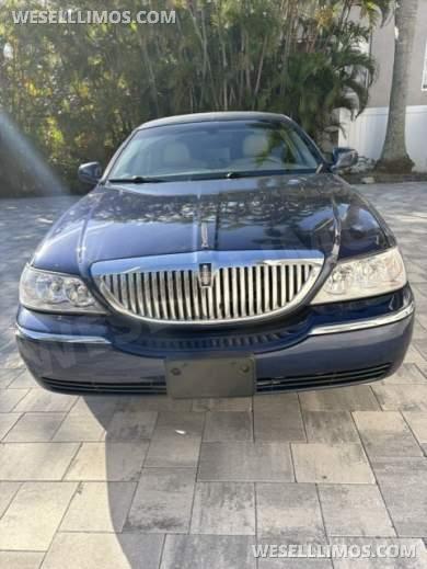 2006 Krystal Koach Lincoln Town Car Limousine - Limousine for Sale in Sarasota, FL - Photo 3