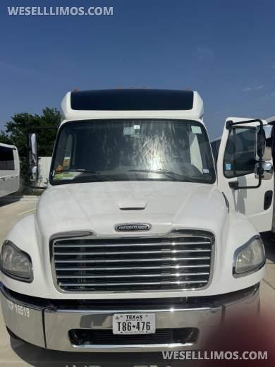 2017 Freightliner M2 Executive Shuttle for Sale in Laguna Niguel, CA - Photo 2