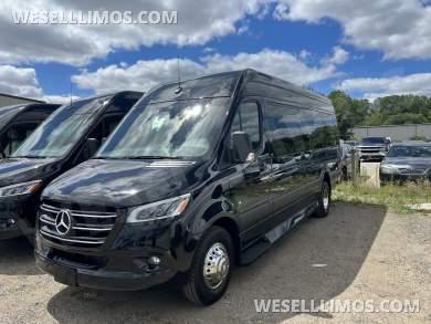 2022 Ultimate Toys MERCEDES Sprinter Limousine - Limousine for Sale in Fresno, CA - Photo 6