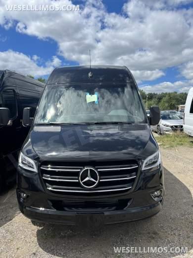 2022 Ultimate Toys MERCEDES Sprinter Limousine - Limousine for Sale in Fresno, CA - Photo 7