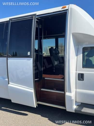 2013 Grech Ford F-550 Executive Shuttle - Executive Shuttle for Sale in Sacramento, CA - Photo 4