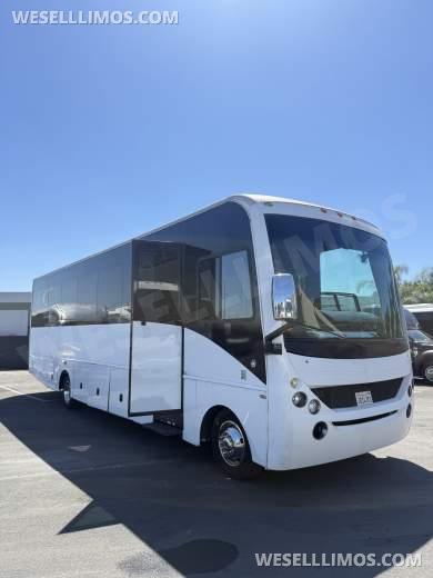 2011 Ford V10 Freightliner Workhorse Limo Bus for Sale in Orange, CA - Photo 2