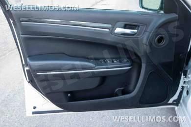 2021 Chrysler 300 Limousine - Limousine for Sale in Las Vegas, NV - Photo 9