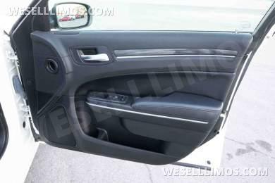 2021 Chrysler 300 Limousine - Limousine for Sale in Las Vegas, NV - Photo 22