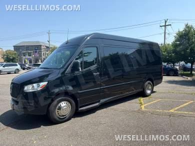 2021 Executive Coach Mercedes Sprinter Sprinter - Sprinter for Sale in Baldwin, NY - Photo 3