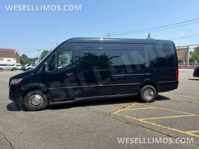 2021 Executive Coach Mercedes Sprinter Sprinter - Sprinter for Sale in Baldwin, NY - Photo 4