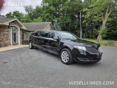 2014 Executive Coach Builders 72in Lincoln MKT Limousine - Limousine for Sale in Northumberland, PA - Photo 6