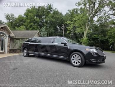 2014 Executive Coach Builders 72in Lincoln MKT Limousine - Limousine for Sale in Northumberland, PA - Photo 7