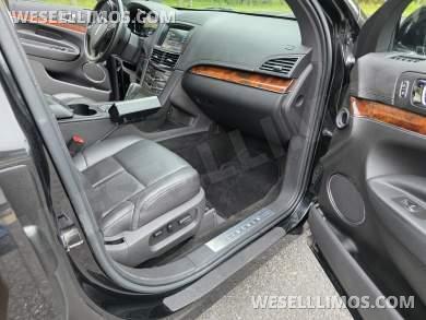 2014 Executive Coach Builders 72in Lincoln MKT Limousine - Limousine for Sale in Northumberland, PA - Photo 17