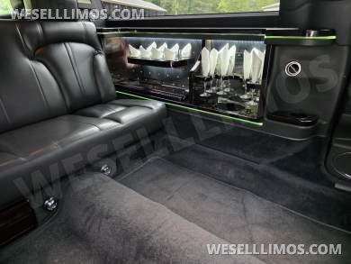 2014 Executive Coach Builders 72in Lincoln MKT Limousine - Limousine for Sale in Northumberland, PA - Photo 27