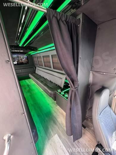 2022 SPV Conversions Ford E450 Super Duty Party Bus Limo Bus - Limo Bus for Sale in Anaheim, CA - Photo 22