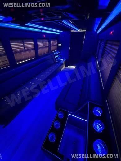 2022 SPV Conversions Ford E450 Super Duty Party Bus Limo Bus - Limo Bus for Sale in Anaheim, CA - Photo 9