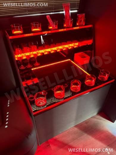 2022 SPV Conversions Ford E450 Super Duty Party Bus Limo Bus - Limo Bus for Sale in Anaheim, CA - Photo 16