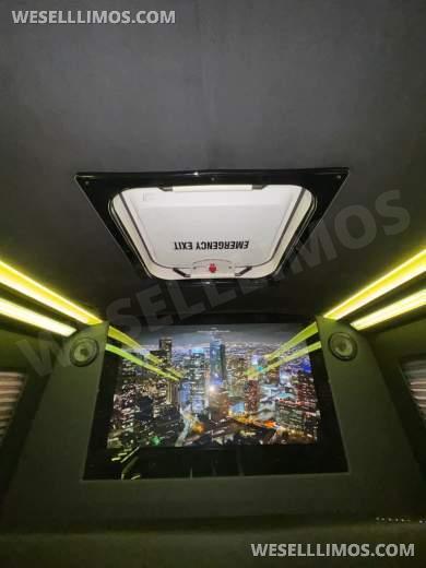 2022 SPV Conversions Ford E450 Super Duty Party Bus Limo Bus - Limo Bus for Sale in Anaheim, CA - Photo 13