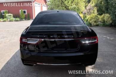 2017 Quality Coachworks Lincoln stretch VIP Limo Limousine - Limousine for Sale in Lacey, WA - Photo 5
