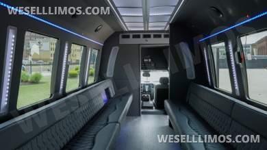 2022 LGE Coachworks Ford F-550 Limo Bus - Limo Bus for Sale in Cleveland, OH - Photo 4