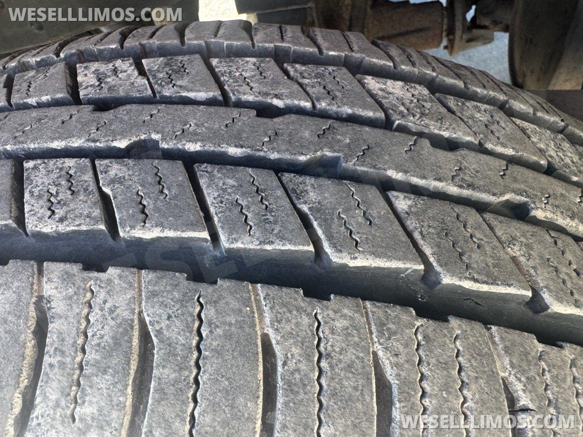 SUV Stretch for Sale in Edwardsville, KS - Photo 10