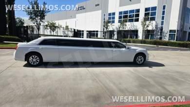2015 Pinnacle Chrysler 300 Limousine - Limousine for Sale in anaheim, CA - Photo 3
