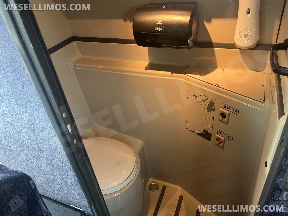 Motorcoach for Sale in Pasadena, MD - Photo 9