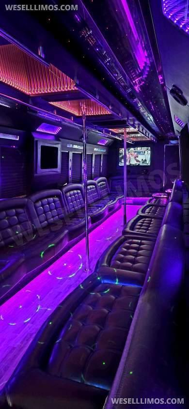2011 Ford F750 Super Duty Limo Bus for Sale in Las Vegas, NV - Photo 2