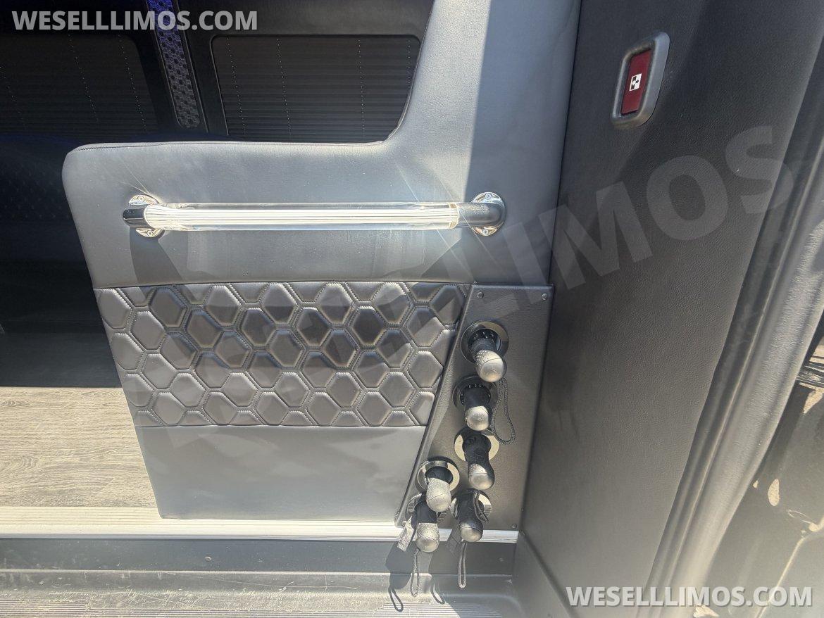 Limo Bus for Sale in Las vegas, NV - Photo 14