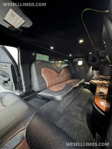 2014 Chrysler 300 Executive Coach Builder 6 Passenger Stretch Limousine - Limousine for Sale in Las Vegas, NV - Photo 24