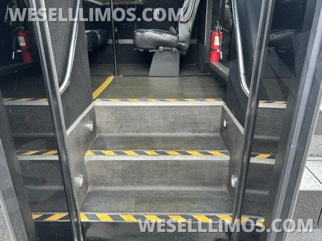 Executive Shuttle for Sale in Chicago, IL - Photo 10
