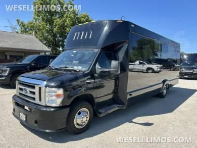 2019 Tiffany Coachbuilders Ford E-450 Executive Shuttle - Executive Shuttle for Sale in Chicago, IL - Photo 5