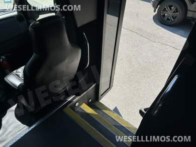 2019 Tiffany Coachbuilders Ford E-450 Executive Shuttle - Executive Shuttle for Sale in Chicago, IL - Photo 13