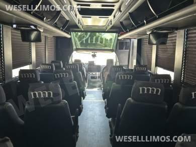 2019 Tiffany Coachbuilders Ford E-450 Executive Shuttle - Executive Shuttle for Sale in Chicago, IL - Photo 14