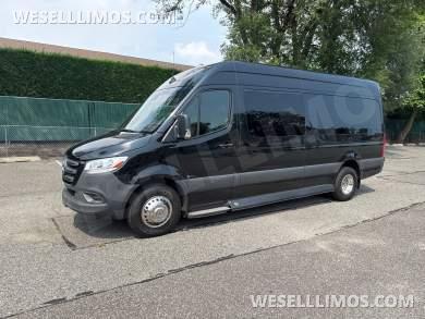 2022 Executive Coach Sprinter 15 Passenger With Table - Sprinter for Sale in Baldwin, NY - Photo 4