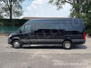 2022 Executive Coach Sprinter 15 Passenger With Table - Sprinter for Sale in Baldwin, NY - Photo 5