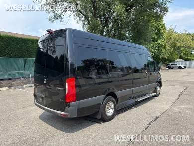 2022 Executive Coach Sprinter 15 Passenger With Table - Sprinter for Sale in Baldwin, NY - Photo 9
