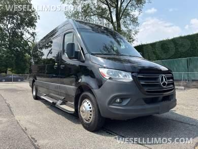 2022 Executive Coach Sprinter 15 Passenger With Table - Sprinter for Sale in Baldwin, NY - Photo 13